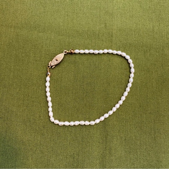 Elegant Freshwater Pearl Bracelet - Picture 2 of 5